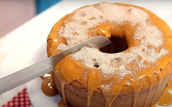 Essa receita não tem erro, só faça: bolo de churros fofinho e muito fácil de fazer