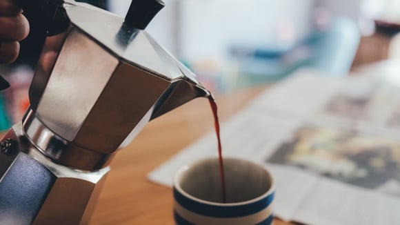 Como escolher o café certo para preparar na cafeteira italiana e não cometa esse erro simples na hora de fazer a bebida