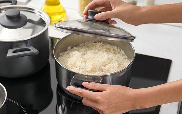Os 3 principais erros que todo mundo comete na hora de fazer arroz que acabam com o prato