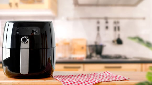 A airfryer precisa respirar! Saiba o jeito certo de usar e o melhor lugar da cozinha para deixar a sua fritadeira