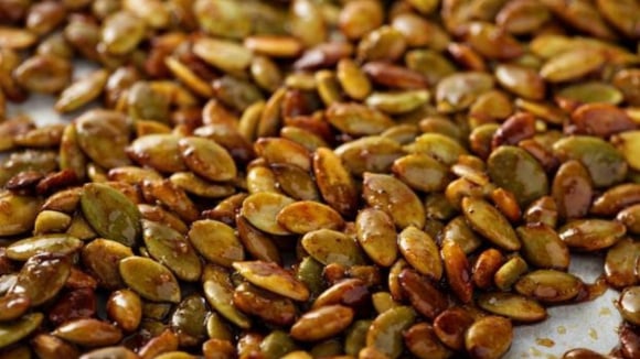 Crocantes snacks de sementes de abóbora são perfeitos para um lanche nutritivo e delicioso