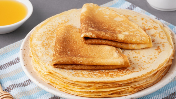 As lendárias panquecas da minha avó: massa leve e fofa é o café da manhã tradicional de fim de semana na minha casa