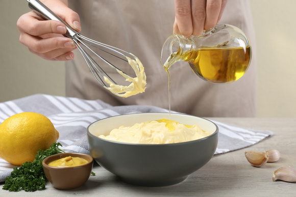 Maionese vira ingrediente especial na receita de bisteca na airfryer. (Crédito: Shutterstock)