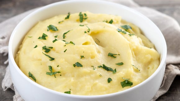 Chef Martín Berasategui: "O purê de batatas cremoso é feito misturando 550g de batatas, 250ml de leite e manteiga."