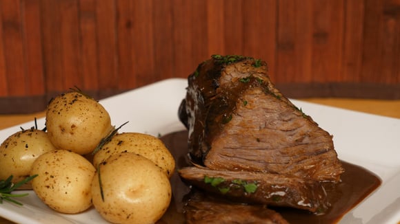 Carne com cerveja é uma combinação pra ninguém bota defeito (Créditos: TudoGostoso)