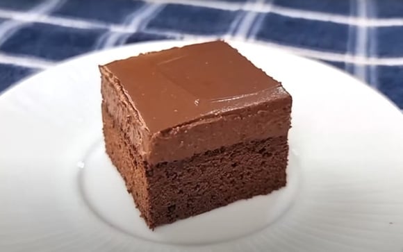 Nem farinha, nem açúcar: faço esse bolo cremoso de chocolate de apenas 3 ingredientes toda segunda-feira