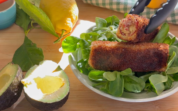 Café da manhã especial pronto em 2 minutos: esse croque monsieur enrolado junta crocância absurda com queijo derretido