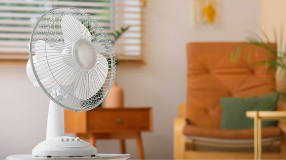 Ventilador pode ajudar para a deixar os ambientes ainda mais frescos, desde que posicionado no lugar certo (Créditos: Shutterstock)