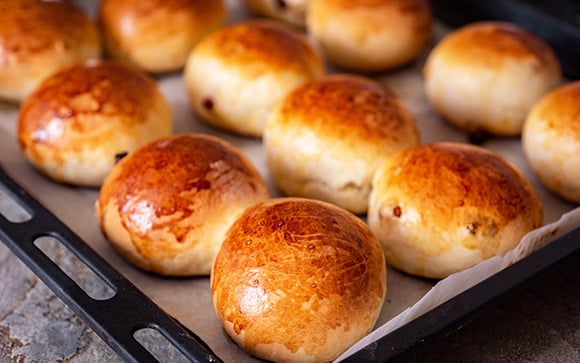 Não precisa mais ir na padaria todo dia: essa receita de frigideira com 3 ingredientes é mais barata, saudável e fica pronta em 5 minutos