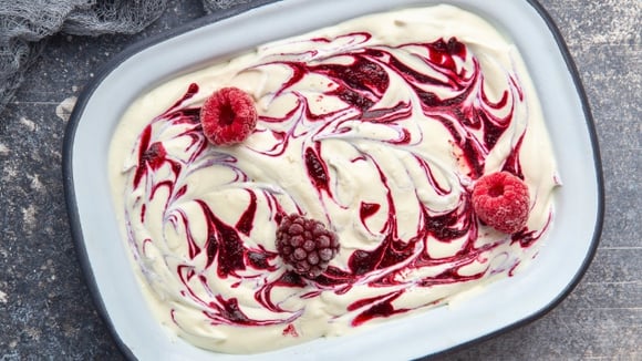 Já fiz esse pavê de cheesecake com morango do TudoGostoso 5 vezes e não sobra nada: a sobremesa fácil que todo mundo pede a receita