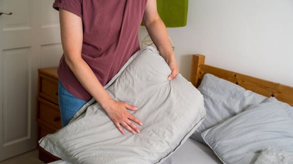 Nem todo tecido é compatível com esse método, então vale sempre conferir a etiqueta da peça (Créditos: Shutterstock)