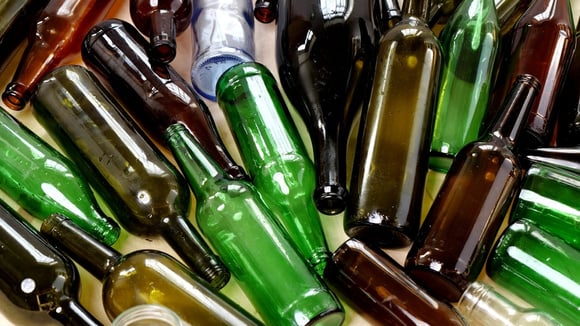 Transformei a garrafa de cerveja em uma decoração linda e elegante: todo mundo me pergunta aonde eu comprei!