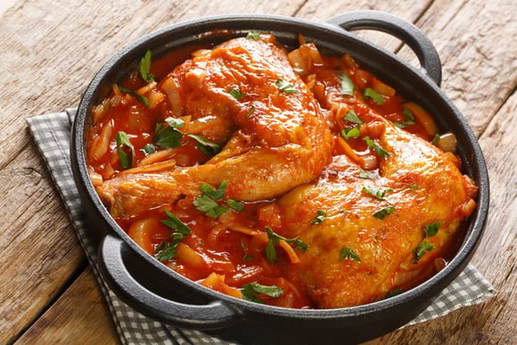Chega de frango de panela sem graça: essa receita com gostinho de casa de vó é uma ótima alternativa para inovar no cardápio da semana