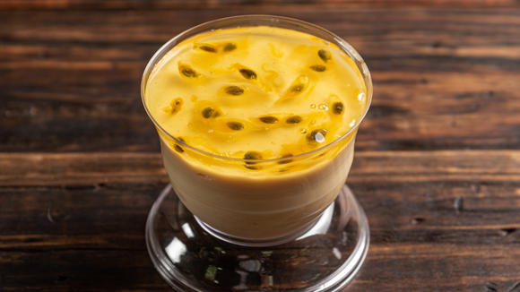 Basta misturar e levar para a geladeira. (Créditos: Canva)