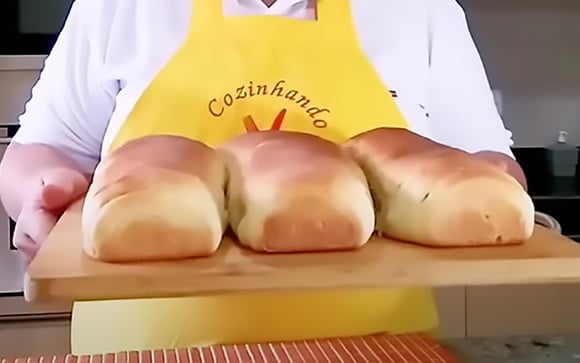 Nem ovo, nem leite: pão caseiro de massa fofinha e macia fica tão gostoso que nem precisa passar nada