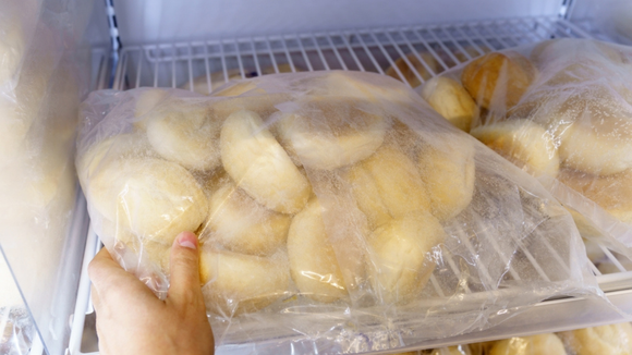 Pare de guardar pão na geladeira: onde colocá-lo para que se mantenha fresco por mais tempo