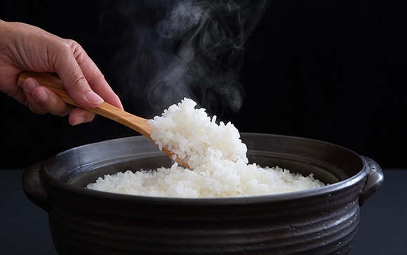 Esse erro comum ao fazer arroz deixa o prato empapado: descubra o preparo certo e nunca mais erre