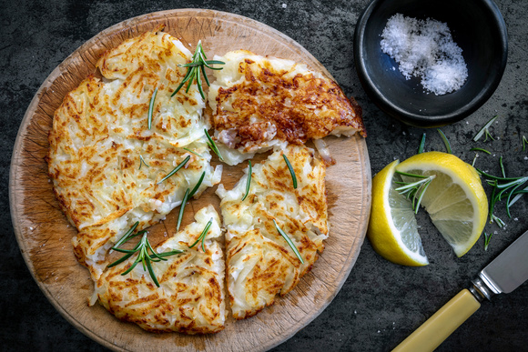 A batata rosti é uma receita que você pode rechear como quiser (Créditos: Shutterstock)