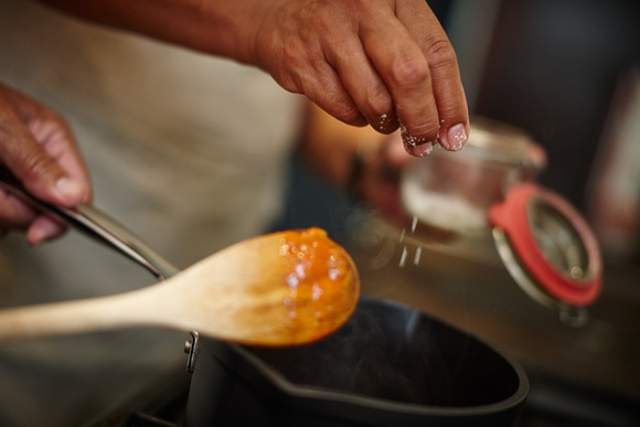 Como tirar o excesso de sal da comida que passou do ponto: 3 truques fáceis que aprendi no TudoGostoso