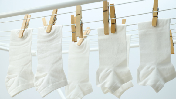 Adeus, meias encardidas: esse é o melhor jeito de salvar as suas meias e deixá-las brancas como novas