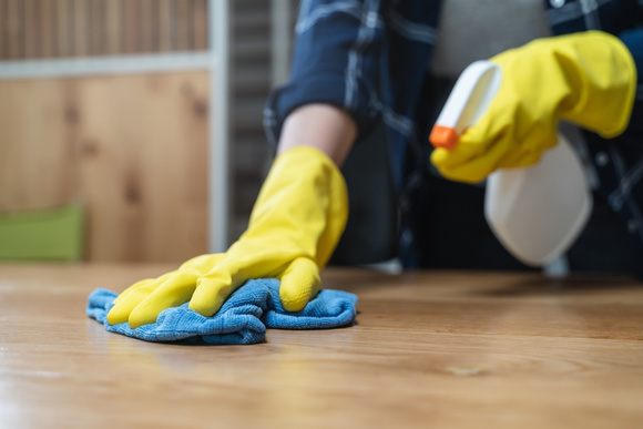 Nem vassoura, nem aspirador de pó: se você sofre com rinite, esse é o melhor jeito de limpar a sua casa