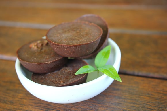 As manchas brancas no chocolate podem ser causadas por mudanças de temperatura e nem sempre indicam que o doce estragou. (créditos: Shutterstock)