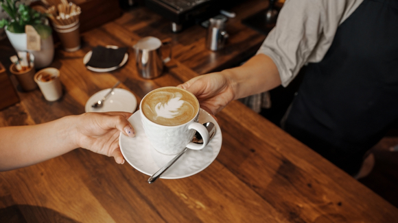 4 cafeterias em Curitiba para quem ama ambientes charmosos, cafés artesanais e boas sobremesas