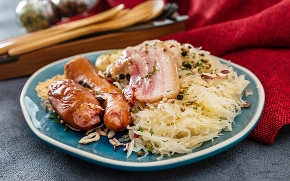 Um fermentado clássico que acompanha carnes e melhora a digestão: passo a passo para fazer chucrute alemão caseiro