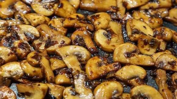 Temperatura da frigideira define a textura dos alimentos (Foto: Shutterstock)