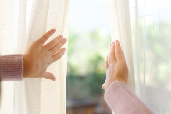 Qual o tempo mínimo necessário para ventilar adequadamente a casa no verão (e o horário a evitar)