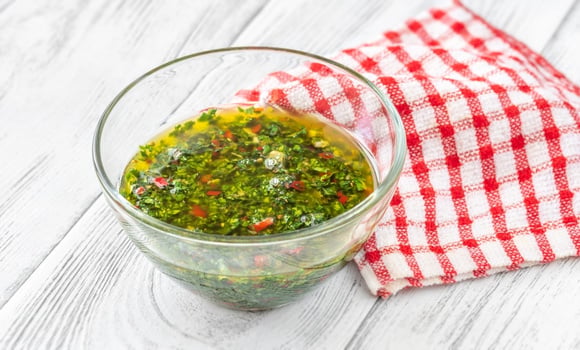 Os cozinheiros concordam: "Para deixar o chimichurri mais saboroso, não adicione mais vinagre, mas sim uma pitada de pimenta malagueta moída."