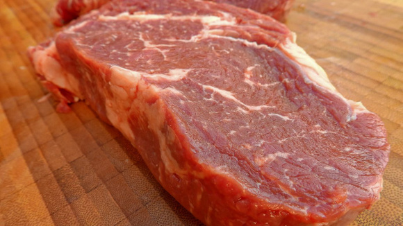 Acabaram as dúvidas na hora de cortar a carne: revelamos se ela deve ser cortada a favor ou contra a fibra