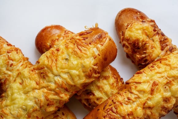 Pão de queijo feito no liquidificador: uma receita fácil com poucos ingredientes que resulta num pão fofinho e pronto em minutos