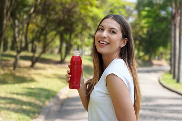Suco Crepúsculo dá mais energia? O que saber antes de experimentar. (créditos: Shutterstock)