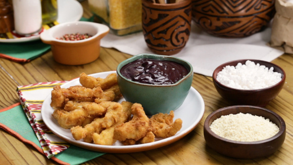 Esse jeito de consumir o açaí é muito tradicional e delicioso (Créditos: TudoGostoso)