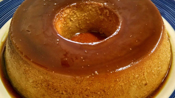 Se um pudim clássico já é bom, imagina essa versão de doce de leite, bem lisinho, cremoso e caramelizado…