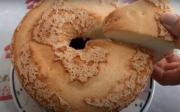 Nem farinha de trigo, nem fermento: bolo de apenas 3 ingredientes é fácil de fazer e fica uma delícia com o café da tarde