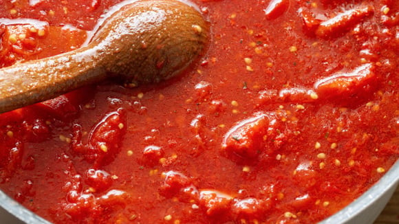 Molho de tomate caseiro: como neutralizar acidez usando bicarbonato (Créditos: Canva)