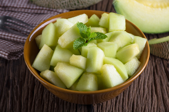 Por que você deve comer melão no verão? Lista de benefícios impressiona e vai te convencer a incluir a fruta na alimentação