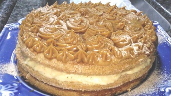 Naked cake de churros sem glúten com recheio de doce de leite e creme de canela (Créditos: TudoGostoso/Maressa Lima)