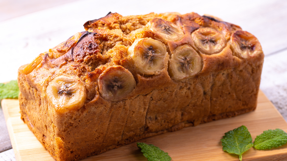 Esse é o melhor bolo de banana caramelizada que você vai experimentar na vida