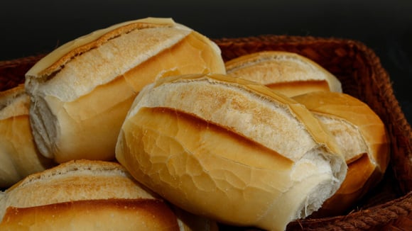 Como fazer pão francês em casa? TudoGostoso ensina o passo a passo para ter um resultado digno de padaria