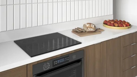 Cooktop de indução Oster facilita o preparo das refeições e está pela metade do preço