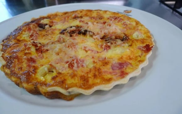 A receita de quiche royale é ótima para quem quer uma torta salgada diferente e saborosa (Créditos: TudoGostoso)
