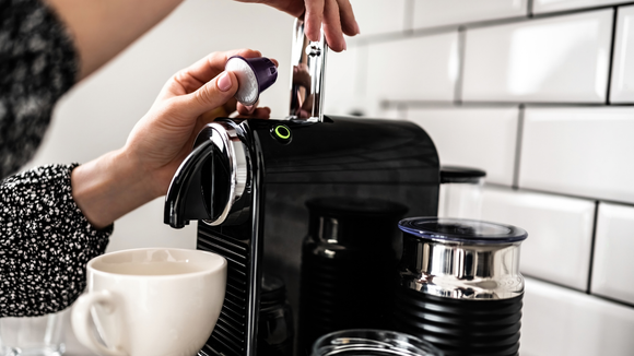 Cafeteira de cápsula: Veja três modelos por até R$ 500 para ter em casa