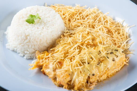 Fricassê fácil pra comer frango todo dia de um jeito muito gostoso: receita rápida é um trunfo na rotina