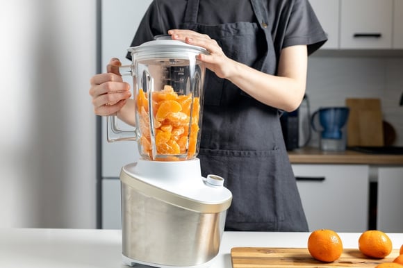Bolo de fubá com laranja no liquidificador: a receita do TudoGostoso para quem ama um bolo fofinho perfeito para acompanhar café fresco