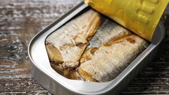 Depois dos 50, comer sardinha enlatada pode ajudar músculos e ossos: TudoGostoso explica