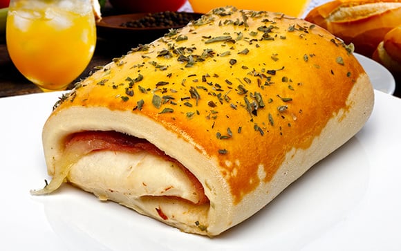Melhor que o da padaria: esse joelho de queijo e presunto tem recheio em cada mordida e virou meu lanche favorito