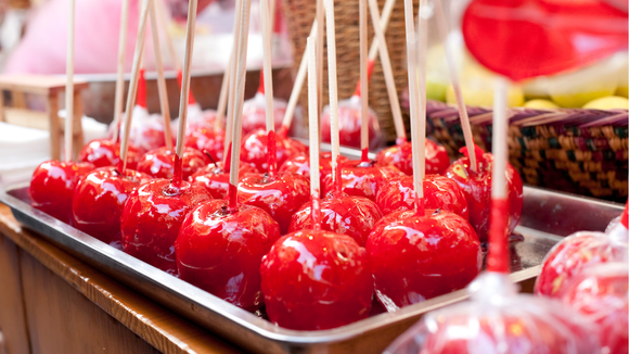 Com quantos anos você descobriu que a maçã do amor perfeita depende do tipo da fruta? Muitos cometem esse erro nas festas juninas!